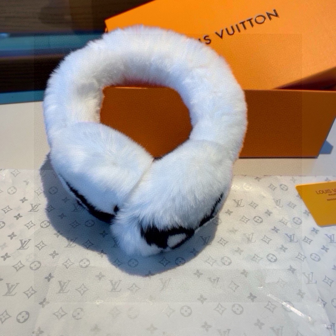 “Unique LV Ski Mask: Worthwhile Investment for Ski Enthusiasts” - 图片 3