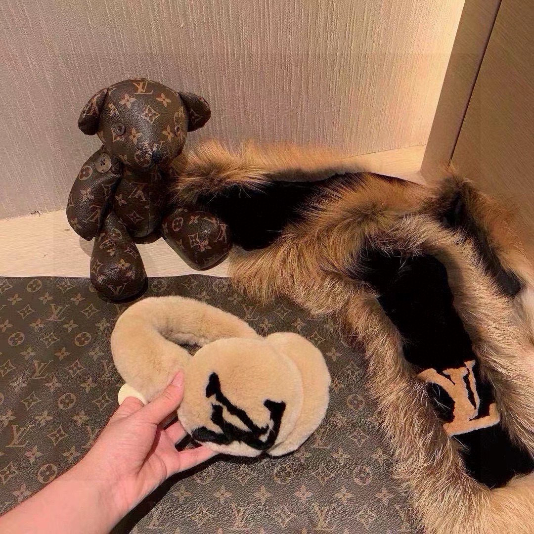 “Unique LV Skiing Ear Mask: Valuable and Stylish Winter Accessory”