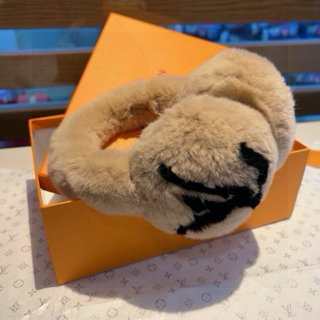 “Unique LV Skiing Ear Mask: Valuable and Stylish Winter Accessory” - 图片 8