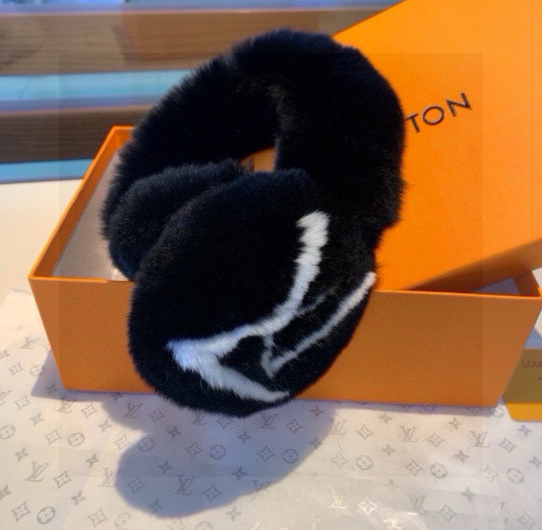 “Stylish LV Skiing Gear: Worth the Investment for Winter Sports Enthusiasts” - 图片 5