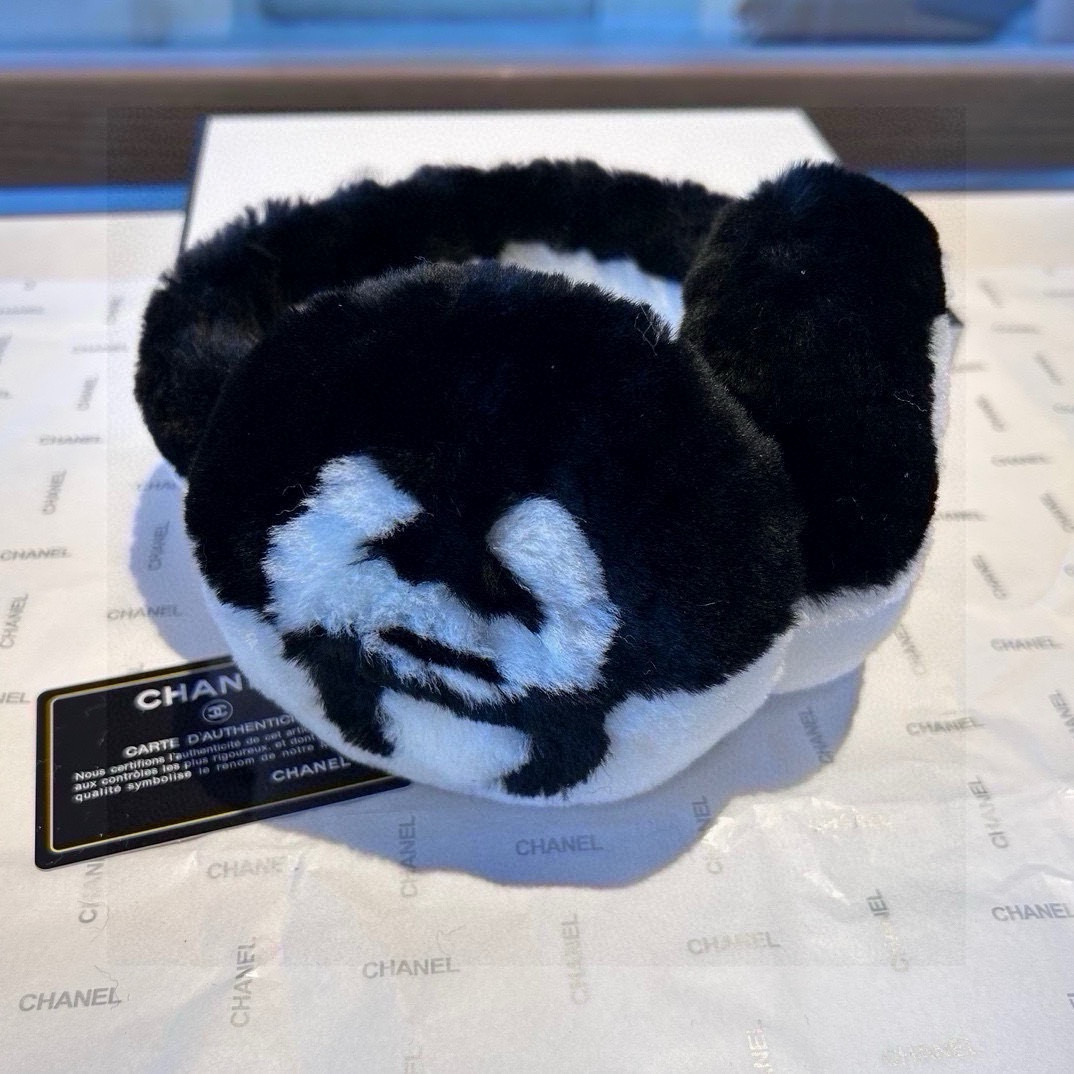 Fashion Highlights: Chanel Skating Earpieces and Classic Monolith Style - 图片 6