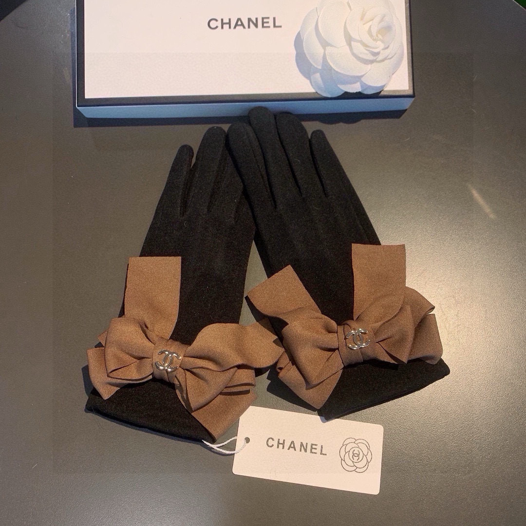 
新款Chanel香奈儿专柜新品羊毛手套，时尚手套，秋冬保暖加绒内里，上手超舒适柔软、百搭！配盒子🎁均码