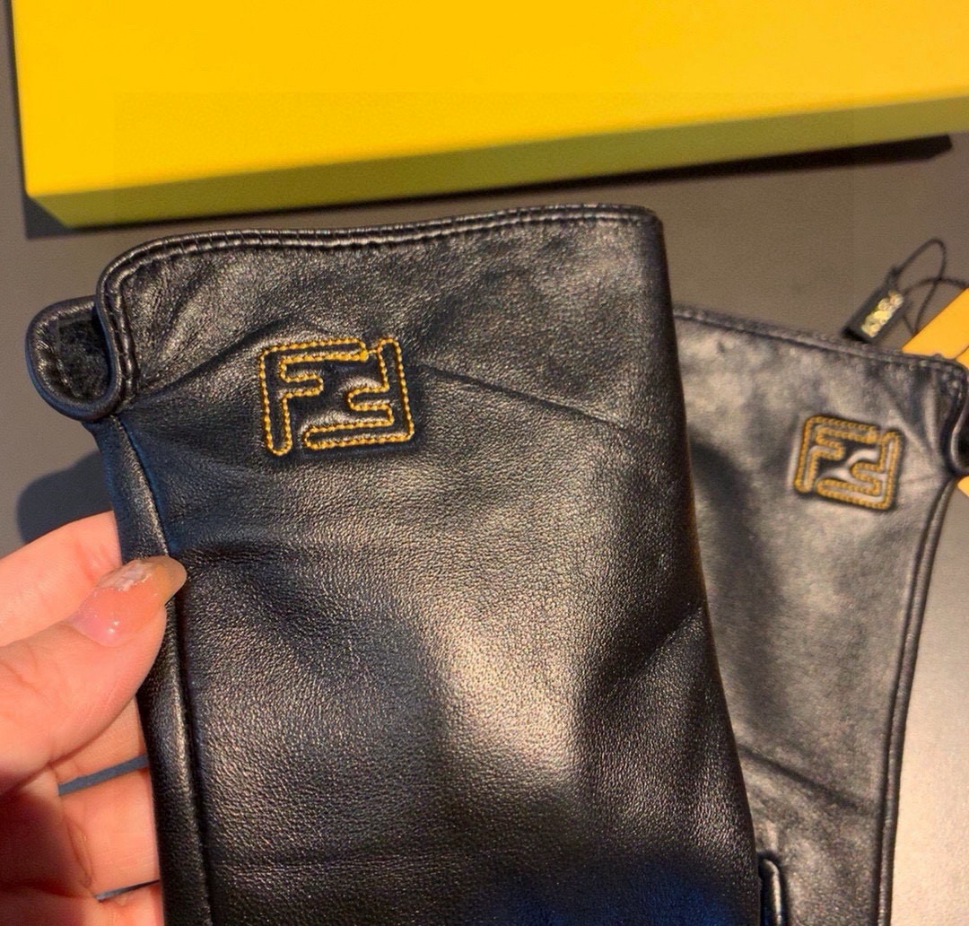 Luxurious 2024 Autumn Sheep-Skin Embroidered Gloves with Touch Screen in 175 Instalments - 图片 1