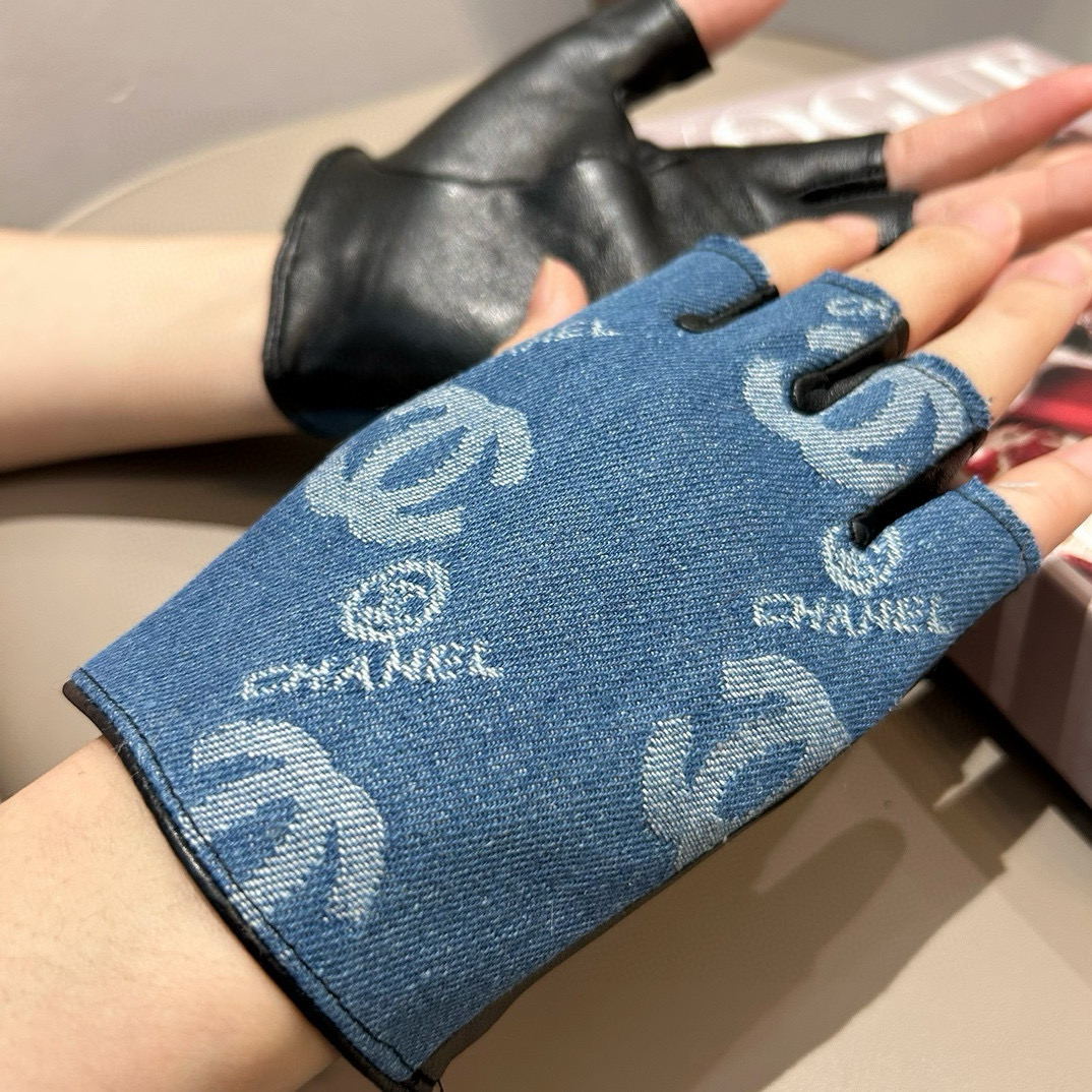 Fashionable Winter Collection: Xanael’s Short Jeans, Lambskin Gloves, and Cozy Bouquets - 图片 5