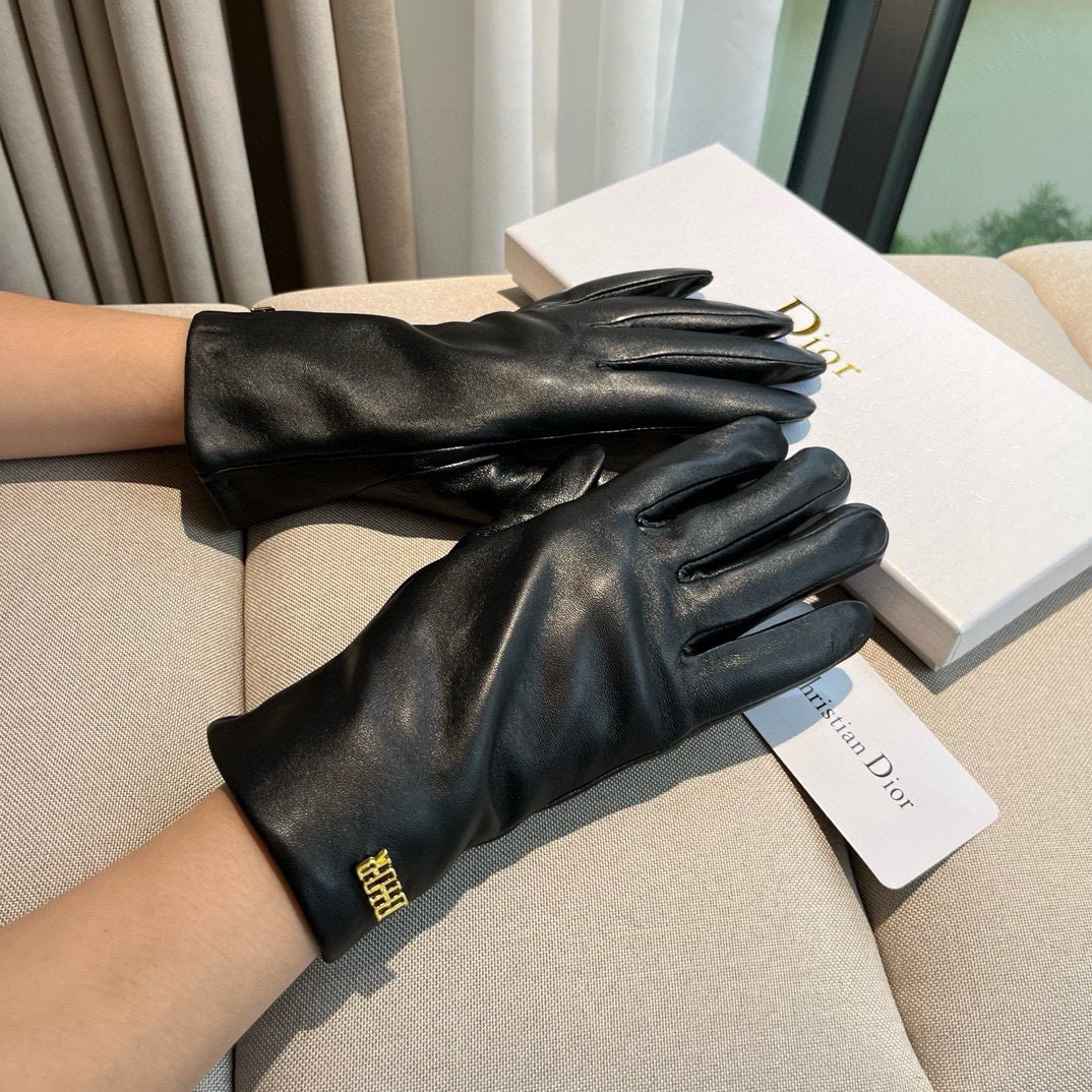 NO:343372,Batch New exclusive first touch screen gloves Dior [original single quality] official website synchronizes the new high-end sheepskin gloves goddess Jimei's first choice. Do not miss 100% use imported sheepskin. The leather is delicate and soft. It is better to know that imported sheepskin has a unique feel and cashmere inside. The original custom hardware top-grade workmanship is not missed. Number of codes M L gloves, gloves, dior, dior, sheepskin, gloves19860909批 新款独家首发触屏手套 Dior迪奥【原单品质】官网同步女士新款高档羊皮手套女神集美们首选 不可错过百分百选用进口羊皮 皮质细腻柔软 认准进口羊皮特有手感羊绒内里保暖更佳 原版定制五金顶级做工任何细节都不放过 码数Ｍ L手套,手套,dior,dior,sheepskin,gloves,accessory