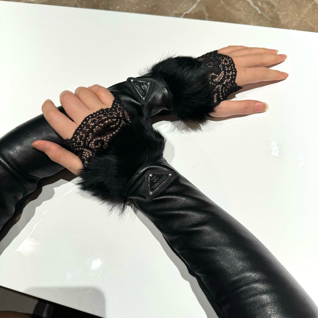 NO:343396,CHANEL women's style hot style, finger-exposed long gloves, imported original leather (first-grade sheepskin) raccoon hair, mercerized inner lining + elastic cloth, super beautiful, exported overseas goods, noble and famous style, goddesses, must-have artifacts, warm and versatile, single-size gloves, gloves, chanel, chanel, sheepskin, gloves19860909批 香奈儿 CHANEL女款 爆款 露指连袖长手套 进口原版皮（一级羊皮）貉子毛 丝光内里+弹力布 实物超美 出口海外货 贵族名媛范儿 女神集美们必备神器 保暖百搭均码手套,手套,chanel,chanel,sheepskin,gloves,accessory