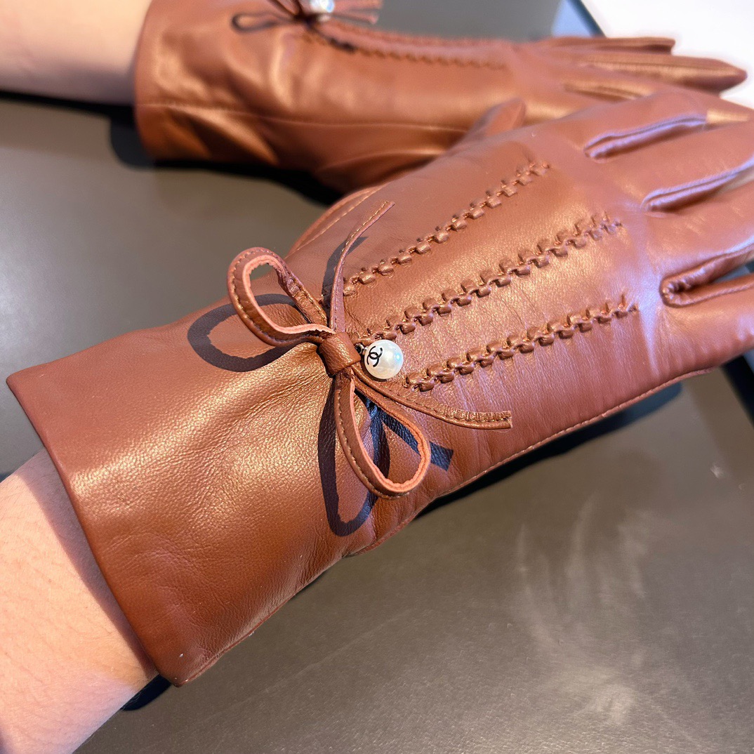 NO:343412,2025 new exclusive first touch screen gloves Chanel [original single quality] official website synchronizes the new high-end sheepskin gloves for women. The goddess’ first choice cannot be missed. Imported sheepskin is delicate and soft. It is better to know that imported sheepskin has a unique feel and cashmere inside. Butterfly pearl double C goddess Jimei’s must-have top-quality workmanship and no details are left behind. The counter is one to one. Number of codes M L gloves, gloves, chanel, chanel, sheepskin, gloves19860909批 2025新款独家首发触屏手套 Chanel香奈儿【原单品质】官网同步女士新款高档羊皮手套女神首选 不可错过百分百选用进口羊皮 皮质细腻柔软 认准进口羊皮特有手感羊绒内里保暖更佳 蝴蝶珍珠双C女神集美们必备顶级做工任何细节都不放过正品开版 专柜一比一 码数Ｍ L手套,手套,chanel,chanel,sheepskin,gloves,accessory