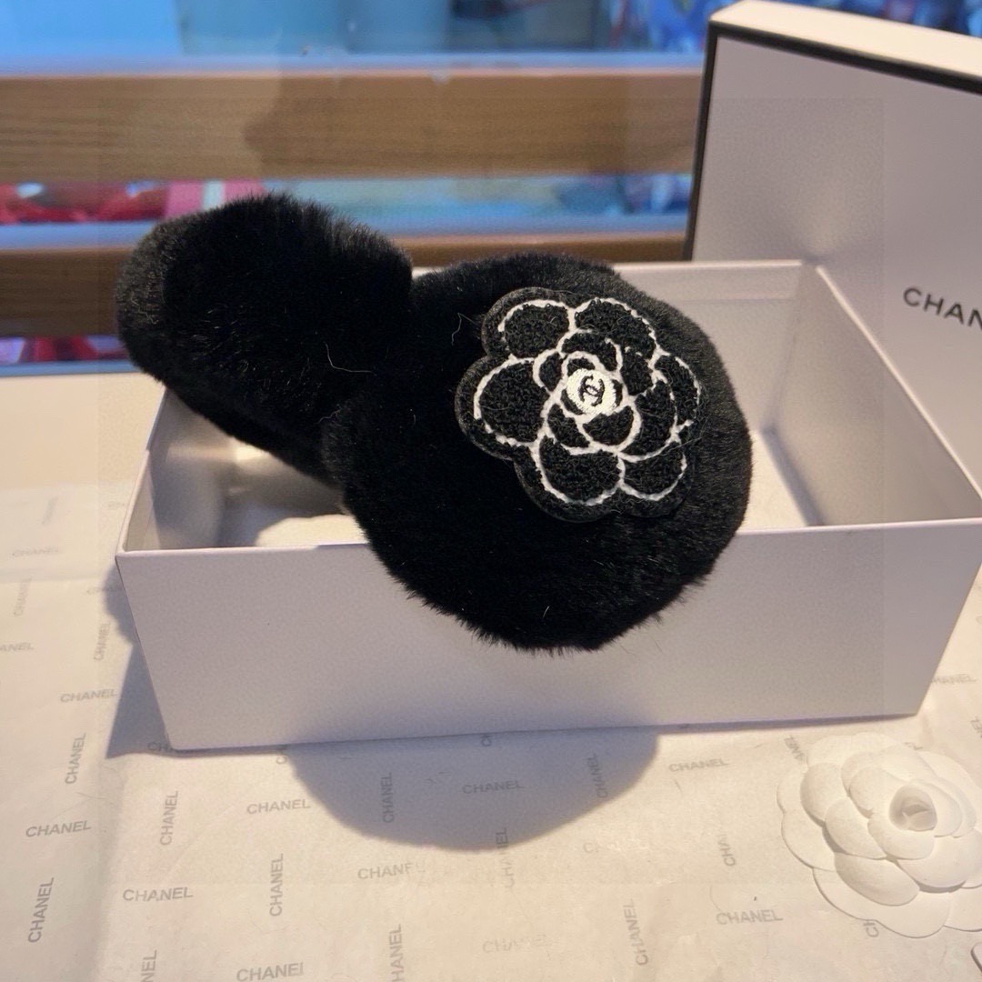 🌈疯狂打call值得拥有💫
💕人间白富美,网红明星同款😍
香奈儿滑雪耳罩，日常保暖☺出行必备✈️
滑雪日