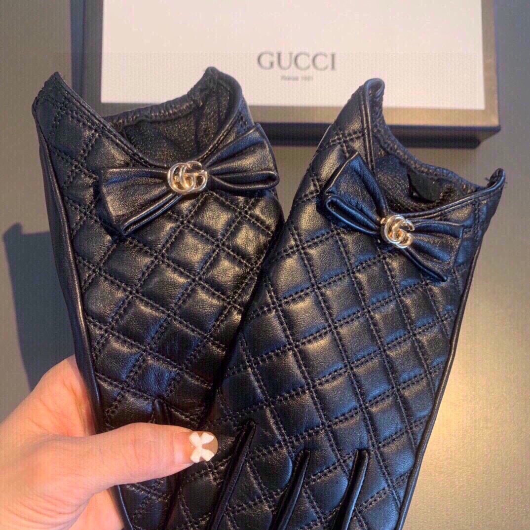 👏👏
2025新款独家首发‼️触屏手套 Gucci古奇新款U口蝴蝶结高档羊皮手套🎉🎉女神集美们首选 不可