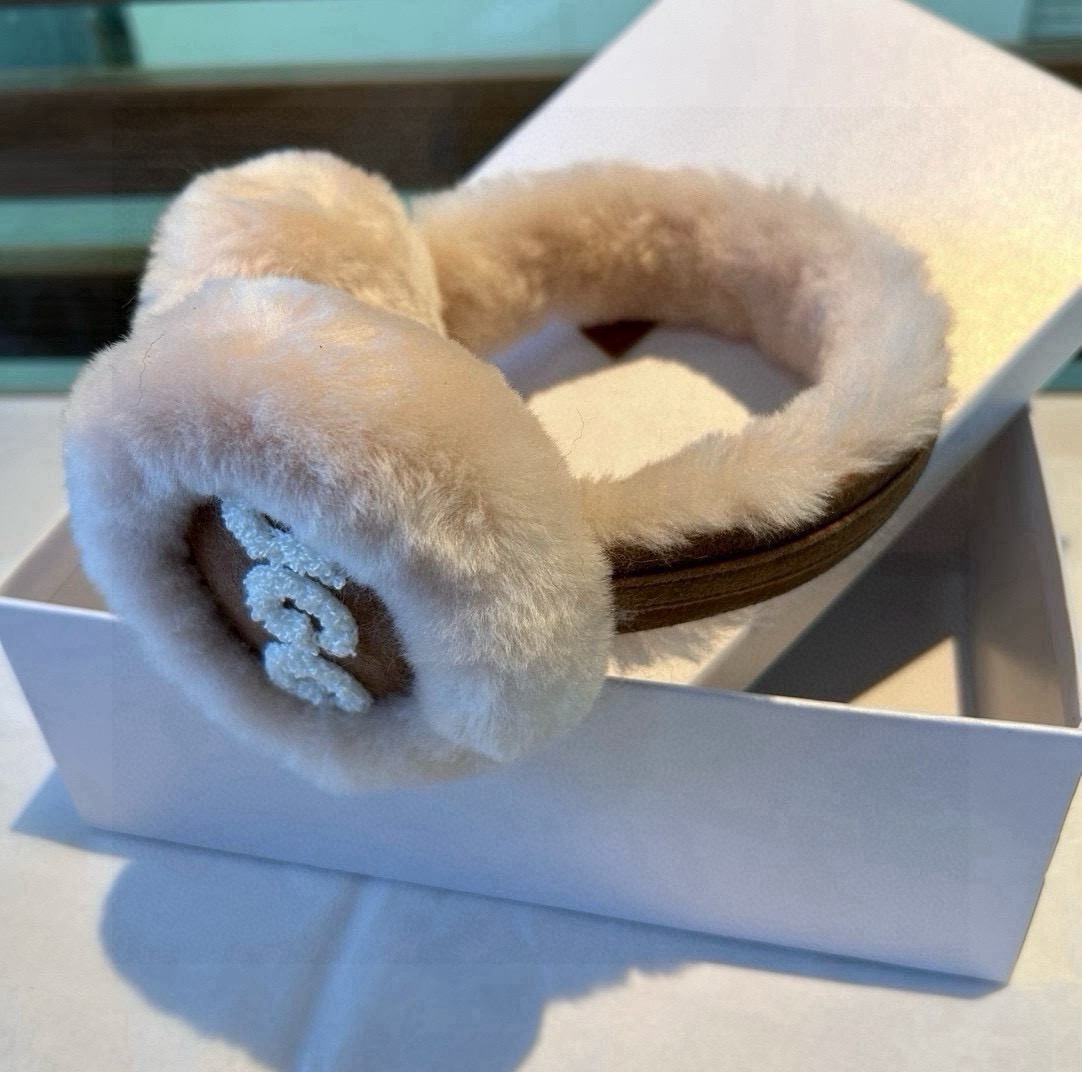 🌈可拆叠放包包UGG疯狂打call值得拥有💫
💕人间白富美,网红明星同款😍
UGG滑雪耳罩，日常保暖☺出