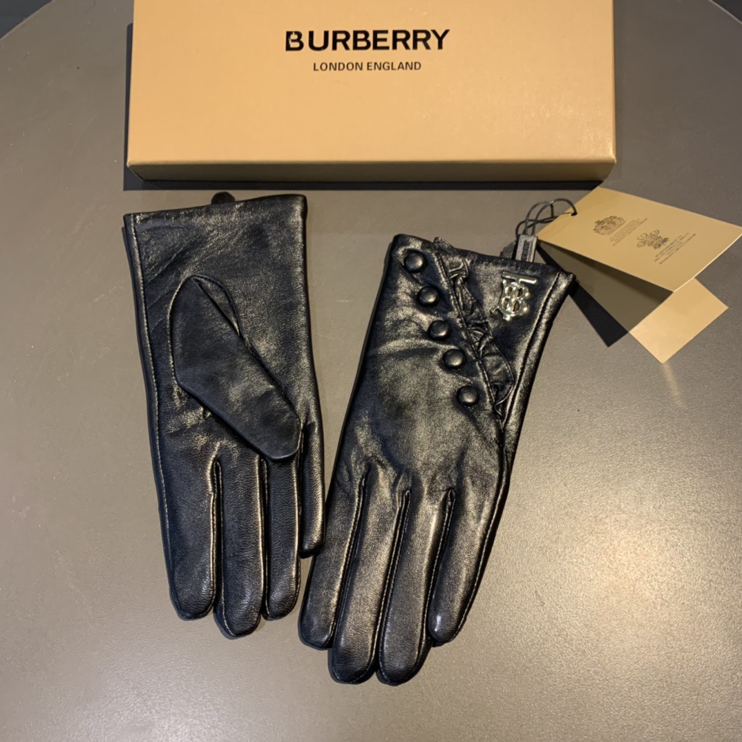 
巴宝莉BURBERRY 专柜新品羊皮手套，时尚手套，秋冬保暖加绒内里，经典简洁💕上手超舒适柔软、百搭！