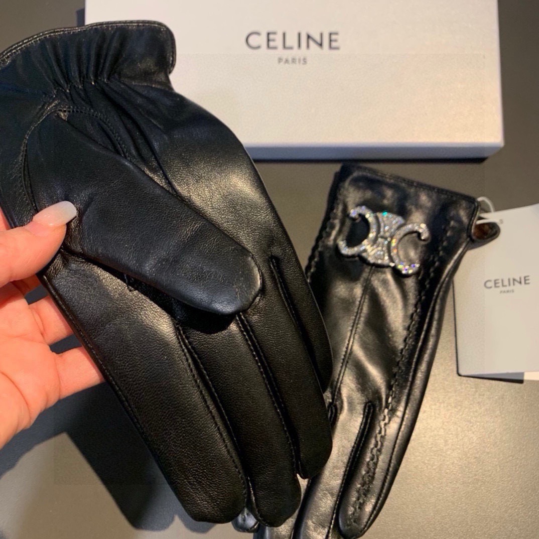 
2025新款独家首发‼️触屏手套 CELINE赛琳🈵️钻（原单品质）官网同步女士新款高档羊皮手套🎉🎉女