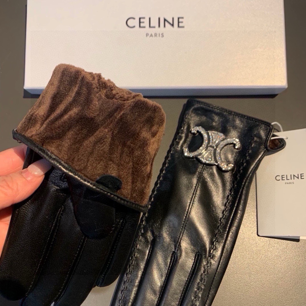 
2025新款独家首发‼️触屏手套 CELINE赛琳🈵️钻（原单品质）官网同步女士新款高档羊皮手套🎉🎉女