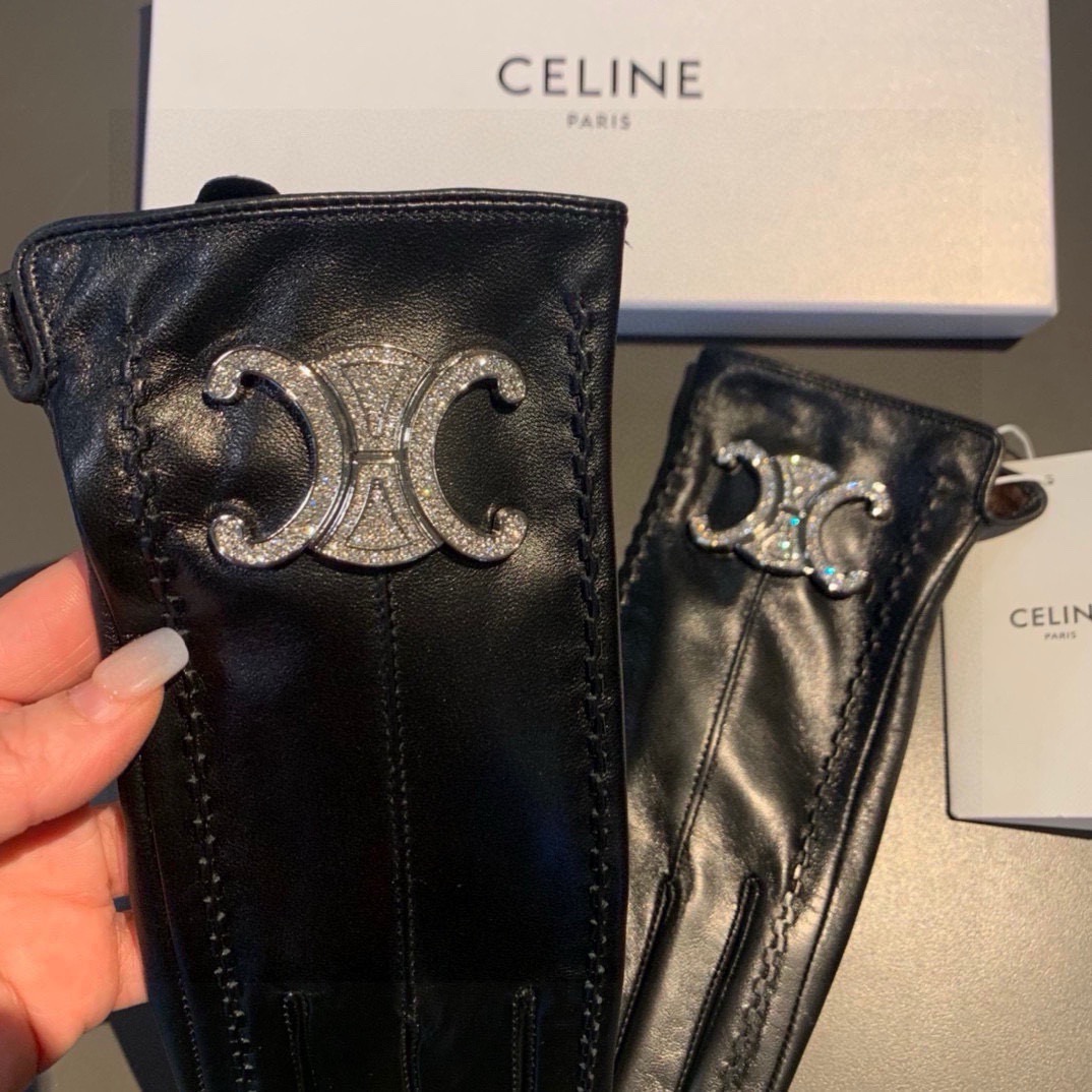 
2025新款独家首发‼️触屏手套 CELINE赛琳🈵️钻（原单品质）官网同步女士新款高档羊皮手套🎉🎉女