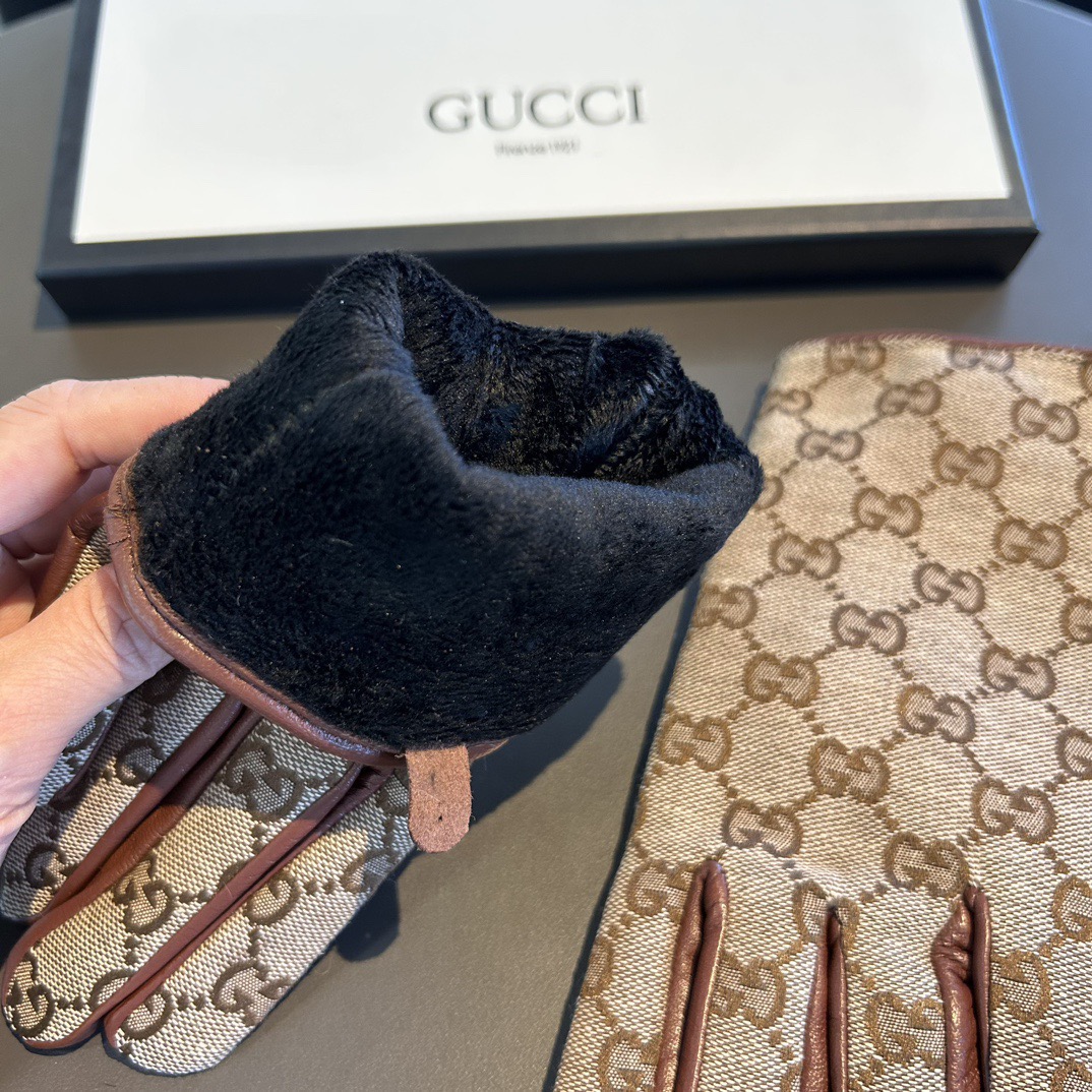 
2025新款独家首发‼️触屏手套 Gucci古奇新款高档羊皮手套🎉🎉女神集美们首选 不可错过💁💁百分百