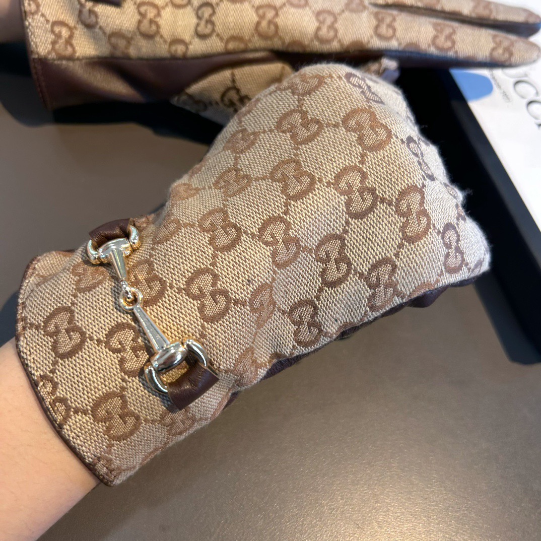 
2025新款独家首发‼️触屏手套 Gucci古奇新款高档羊皮手套🎉🎉女神集美们首选 不可错过💁💁百分百