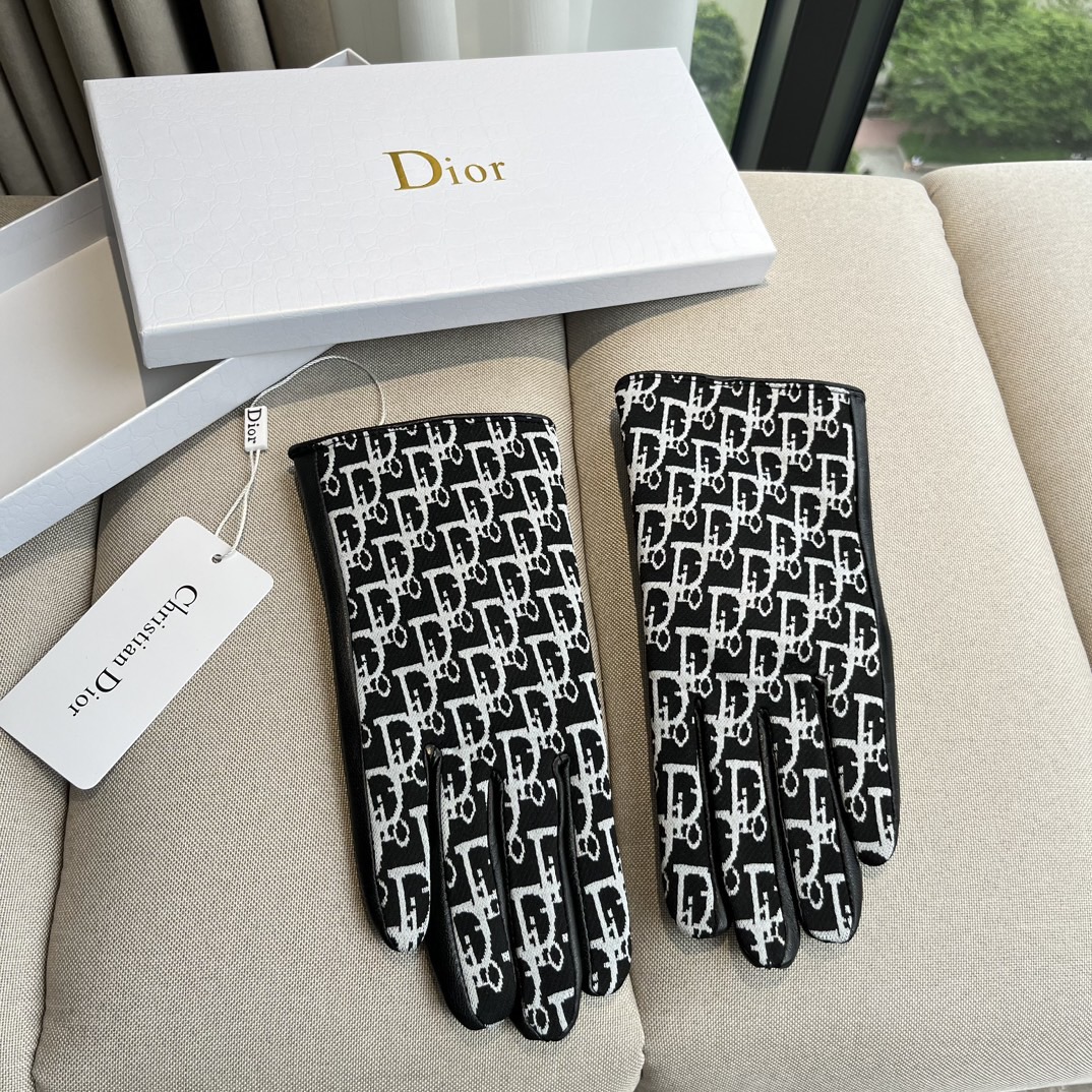 
新款独家首发‼️触屏手套 Dior迪奥【原单品质】官网同步女士新款高档羊皮手套🎉🎉女神集美们首选 不可