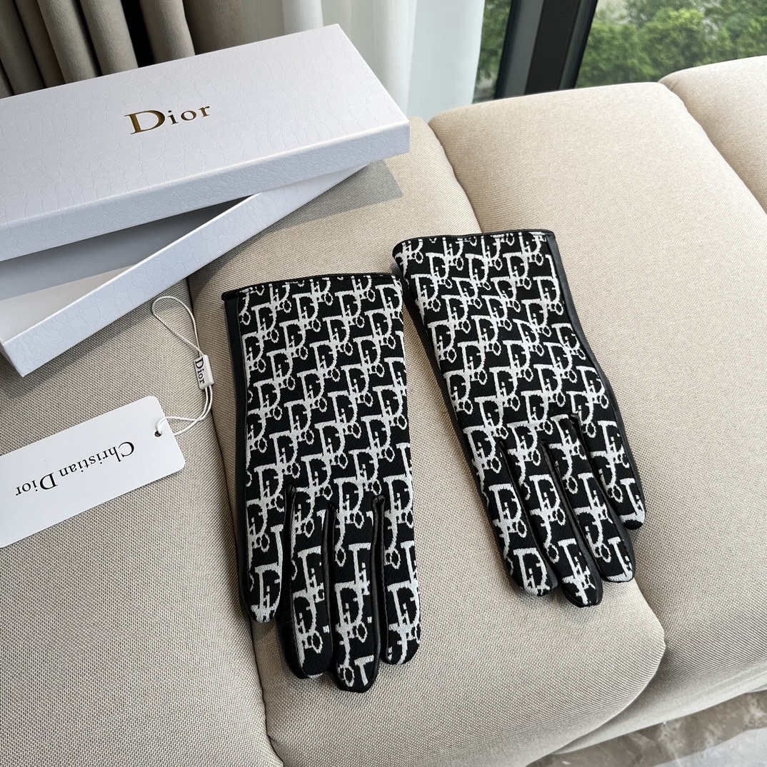 
新款独家首发‼️触屏手套 Dior迪奥【原单品质】官网同步女士新款高档羊皮手套🎉🎉女神集美们首选 不可