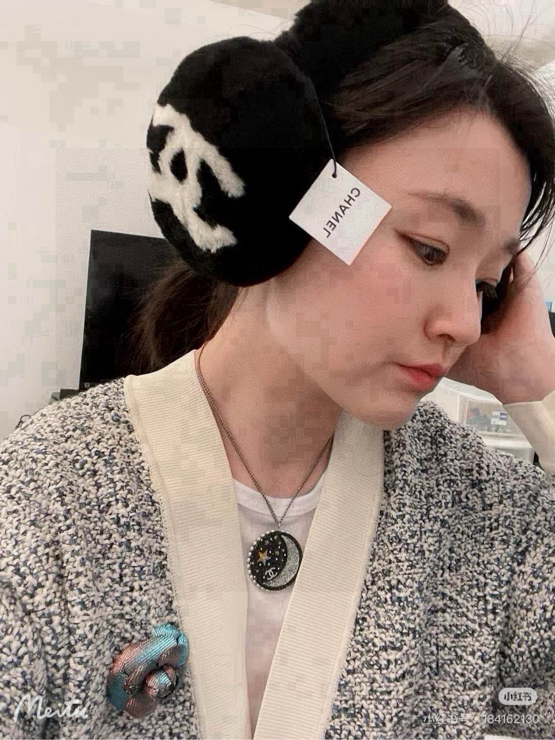 、双面男女同款🌈疯狂打call值得拥有💫
💕人间白富美,网红明星同款😍
香奈儿滑雪耳罩，日常保暖☺出行必