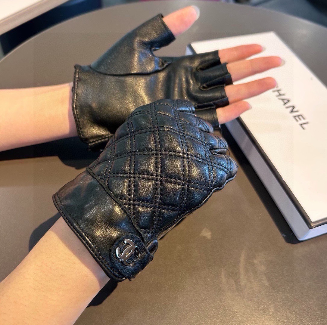 
2025🧤香奈儿新品短款手套，时尚机车🚗手套，秋冬新品布内里，时尚🌺上手超舒适柔软、百搭！集美女神必备