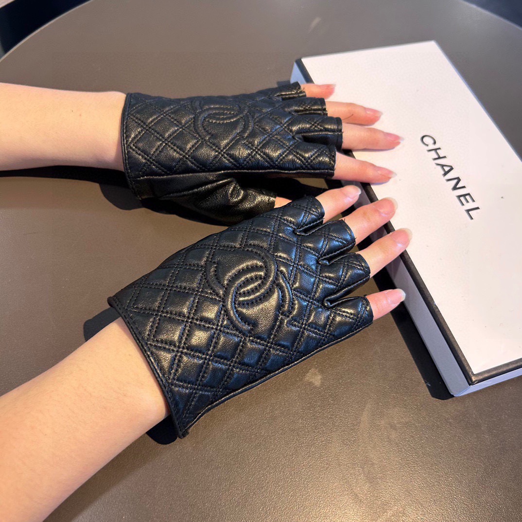 
2025🧤香奈儿新品短款手套，时尚机车🚗手套，秋冬新品布内里，时尚🌺上手超舒适柔软、百搭！集美女神必备
