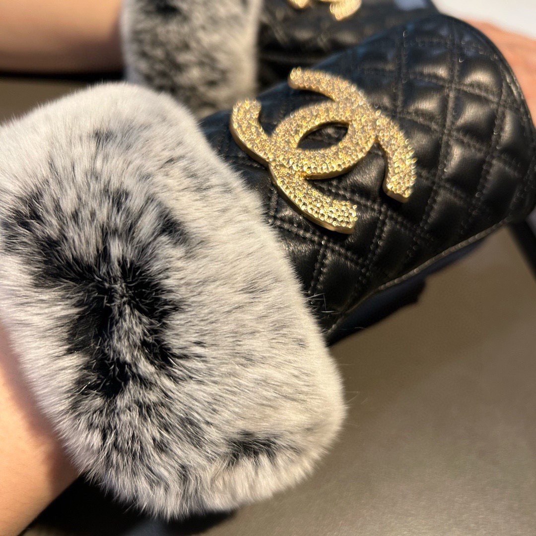
Chanel 香奈儿2025秋冬短款懒兔毛手套👍值得对比🔥🔥同款不同品质，秒杀市场差产品，进口一级羊皮