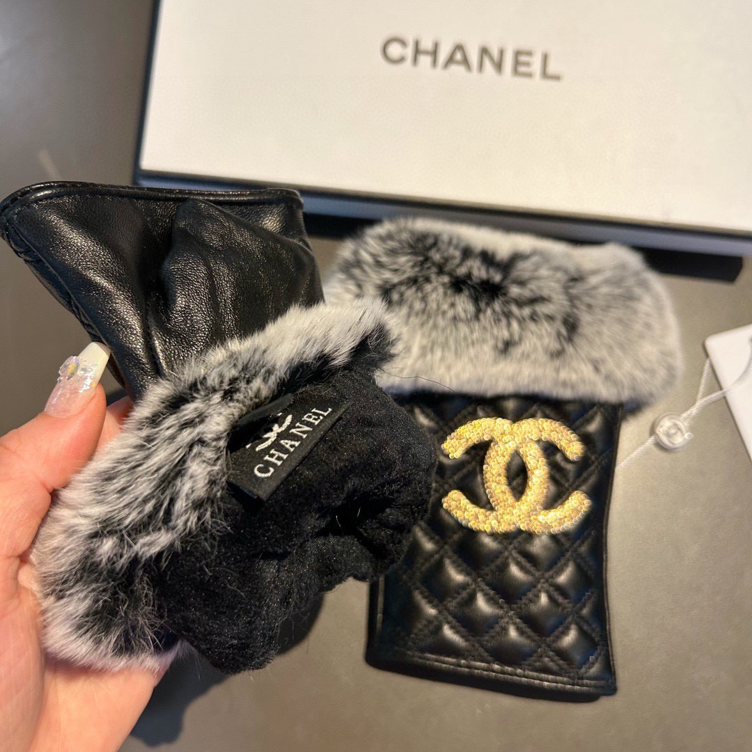 
Chanel 香奈儿2025秋冬短款懒兔毛手套👍值得对比🔥🔥同款不同品质，秒杀市场差产品，进口一级羊皮