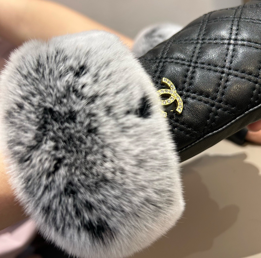 
Chanel 香奈儿2025秋冬短款懒兔毛手套👍值得对比🔥🔥同款不同品质，秒杀市场差产品，进口一级羊皮