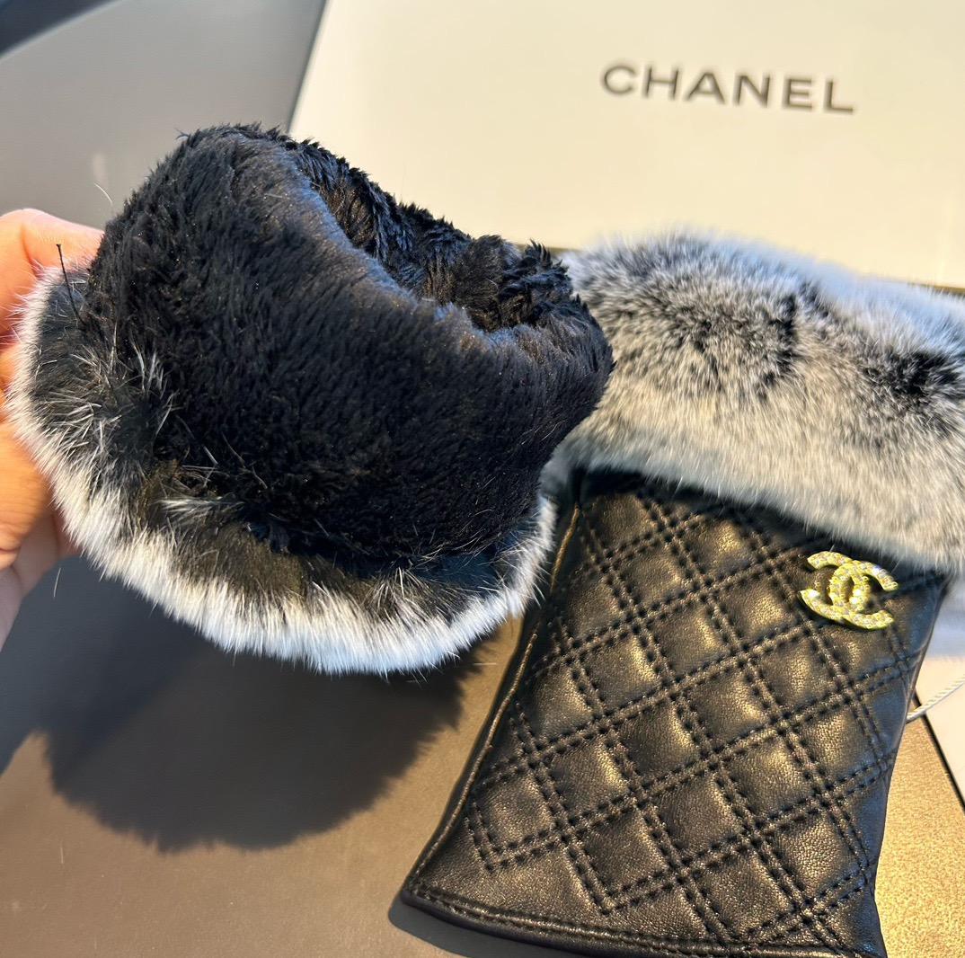 
Chanel 香奈儿2025秋冬短款懒兔毛手套👍值得对比🔥🔥同款不同品质，秒杀市场差产品，进口一级羊皮