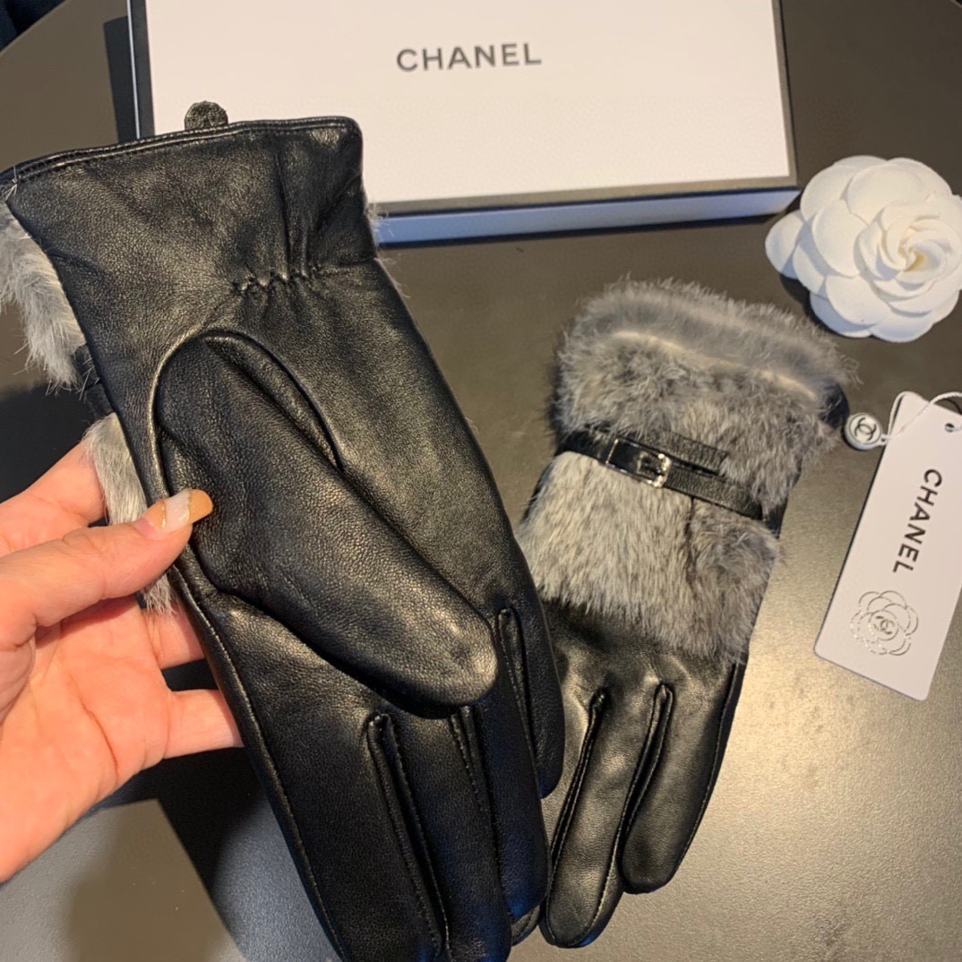 
Chanel 香奈儿2025👏秋冬懒兔毛羊皮手套👍手机触屏，值得对比🔥🔥同款不同品质，秒杀市场差产品，