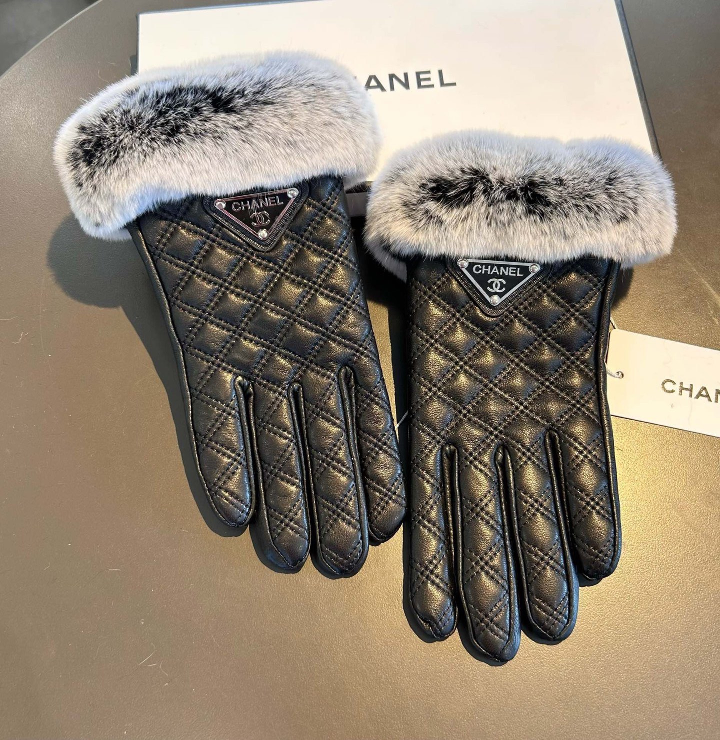 
Chanel 香奈儿2025秋冬懒兔毛羊皮手套👍值得对比🔥🔥同款不同品质，秒杀市场差产品，进口一级羊皮
