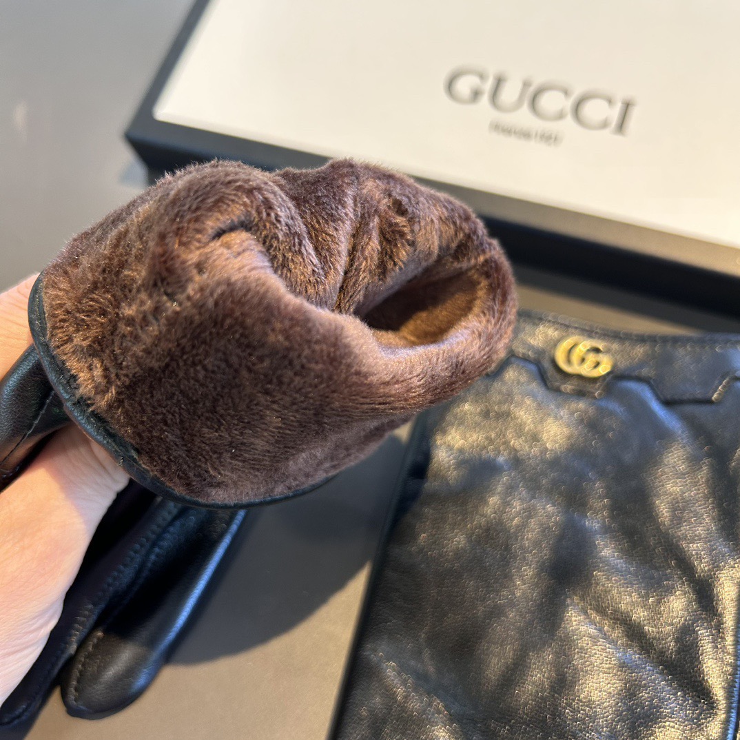 👏👏
2025新款独家首发‼️触屏手套 Gucci古奇新款U口蝴蝶结高档羊皮手套🎉🎉女神集美们首选 不可