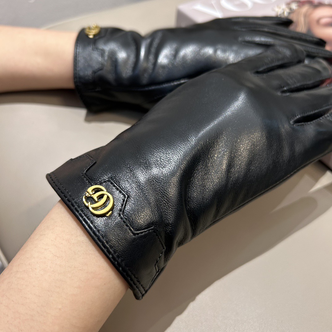 👏👏
2025新款独家首发‼️触屏手套 Gucci古奇新款U口蝴蝶结高档羊皮手套🎉🎉女神集美们首选 不可