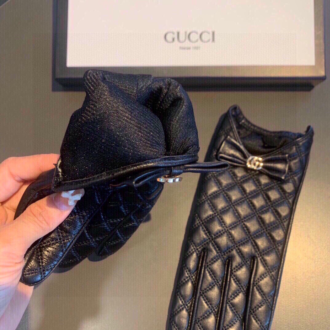 👏👏
2025新款独家首发‼️触屏手套 Gucci古奇新款U口蝴蝶结高档羊皮手套🎉🎉女神集美们首选 不可