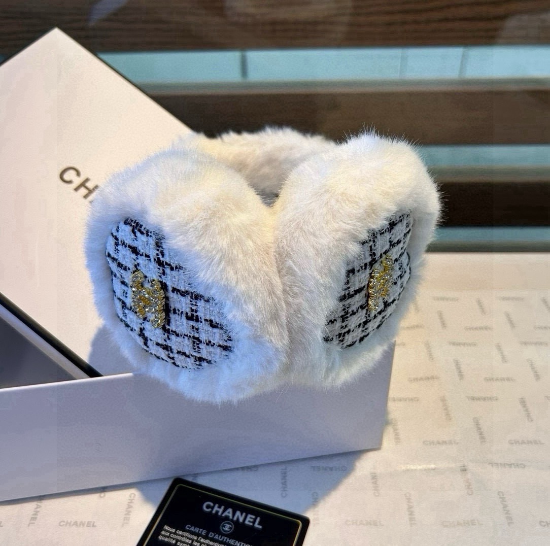 🌈疯狂打call值得拥有💫
💕人间白富美,网红明星同款😍
香奈儿滑雪耳罩，日常保暖☺出行必备✈️
滑雪日