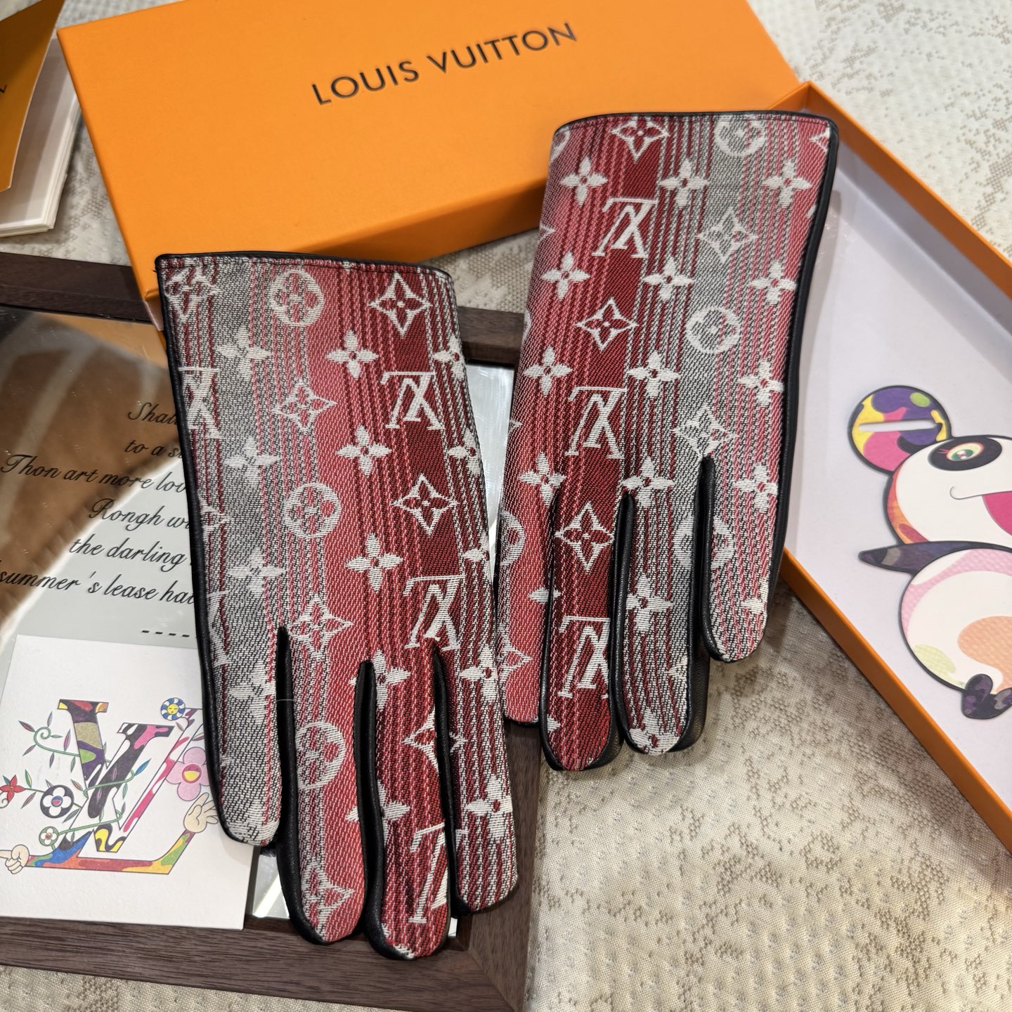 
2025🧤LV渐变新品布配皮手套，时尚机车🚗手套，秋冬新品布内里，时尚🌺上手超舒适柔软、百搭！集美女神