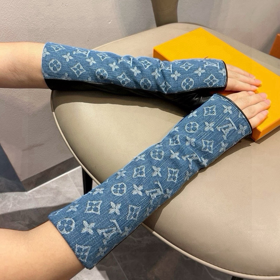 
2025🧤LV新品长款手套，时尚机车🚗手套，秋冬新品布内里，时尚🌺上手超舒适柔软、百搭！集美女神必备🌹