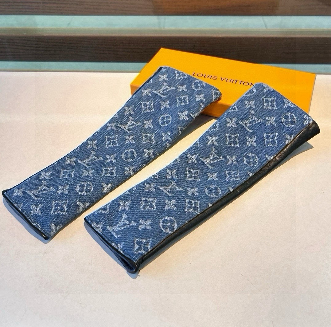 
2025🧤LV新品长款手套，时尚机车🚗手套，秋冬新品布内里，时尚🌺上手超舒适柔软、百搭！集美女神必备🌹