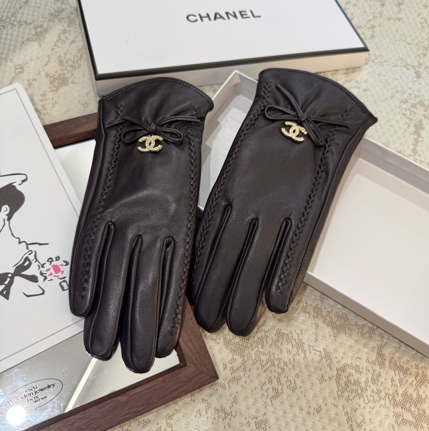 
2025新款独家首发‼触屏手套 Chanel香奈儿【原单品质】官网同步女士新款高档羊皮手套🎉🎉女神首选