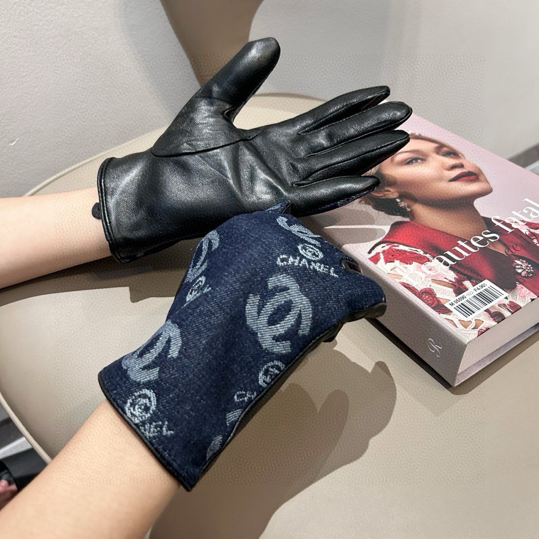 
2025🧤香奈儿新品短款牛仔布加羊皮手套，时尚机车🚗手套，秋冬新品布内里，时尚🌺上手超舒适柔软、百搭！