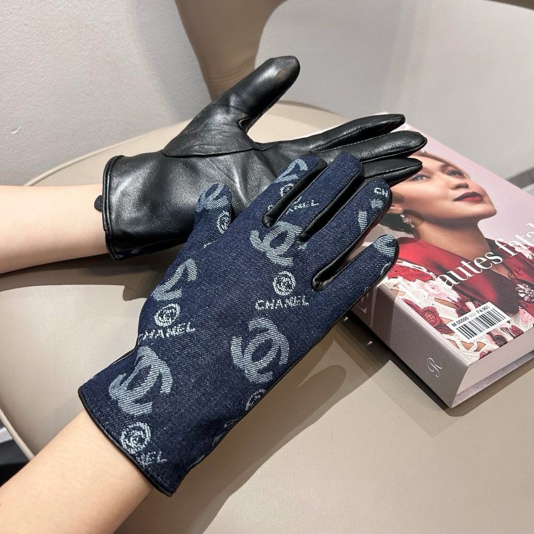 
2025🧤香奈儿新品短款牛仔布加羊皮手套，时尚机车🚗手套，秋冬新品布内里，时尚🌺上手超舒适柔软、百搭！