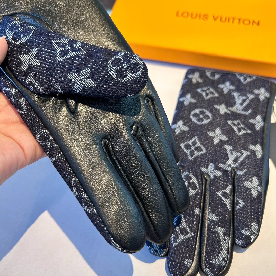 
2025🧤LV新品牛仔配皮手套，时尚机车🚗手套，秋冬新品布内里，时尚🌺上手超舒适柔软、百搭！集美女神必
