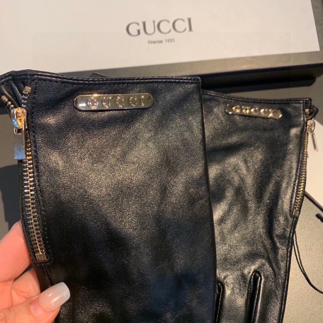 
2025新款独家首发‼️触屏手套 Gucci古奇新款侧拉链设计高档羊皮手套🎉🎉女神集美们首选 不可错过