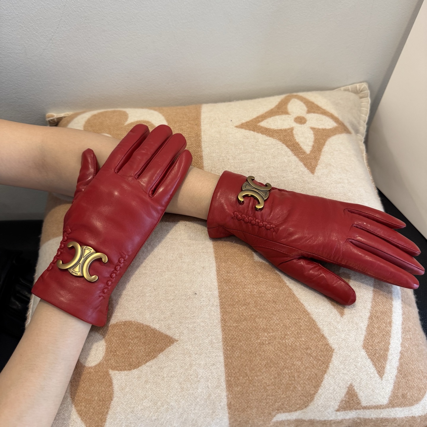
2025新款独家首发‼️触屏手套 CELINE赛琳（原单品质）官网同步女士新款高档羊皮手套🎉🎉女神首选