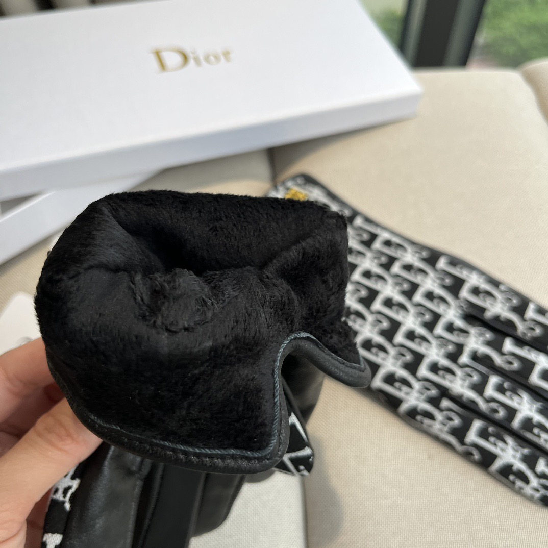 
新款独家首发‼️触屏手套 Dior迪奥【原单品质】官网同步女士新款高档羊皮手套🎉🎉女神集美们首选 不可