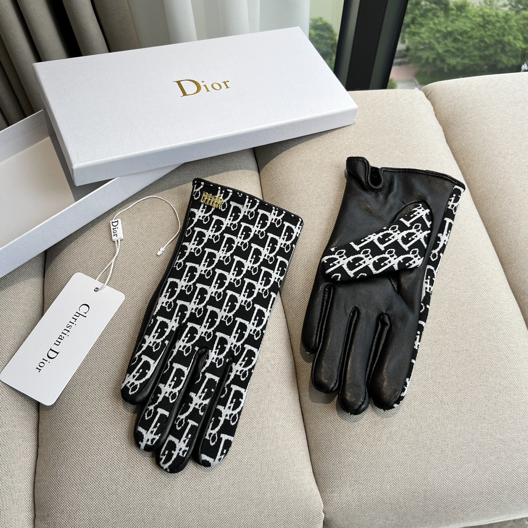 
新款独家首发‼️触屏手套 Dior迪奥【原单品质】官网同步女士新款高档羊皮手套🎉🎉女神集美们首选 不可
