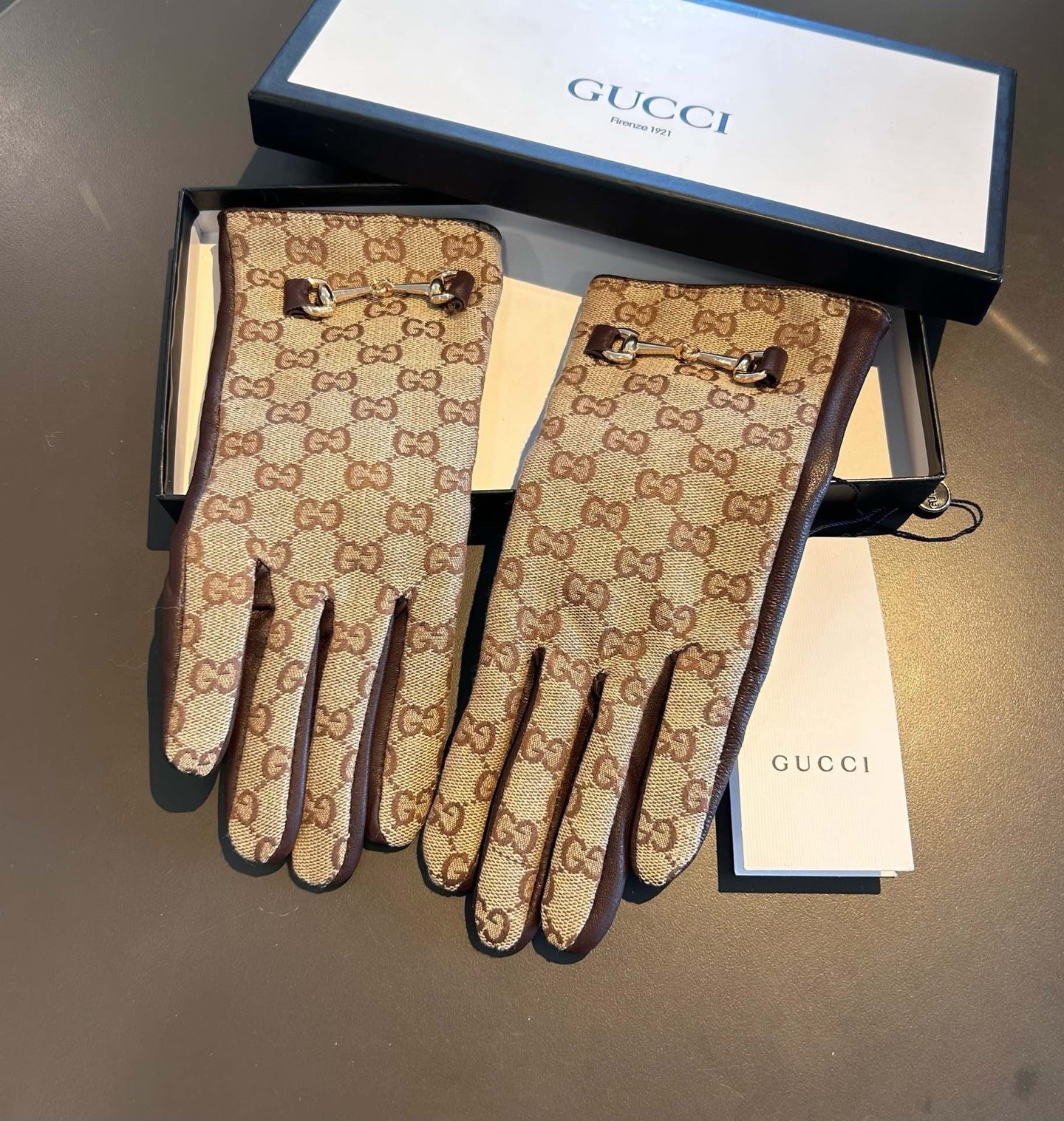
2025新款独家首发‼️触屏手套 Gucci古奇新款高档羊皮手套🎉🎉女神集美们首选 不可错过💁💁百分百