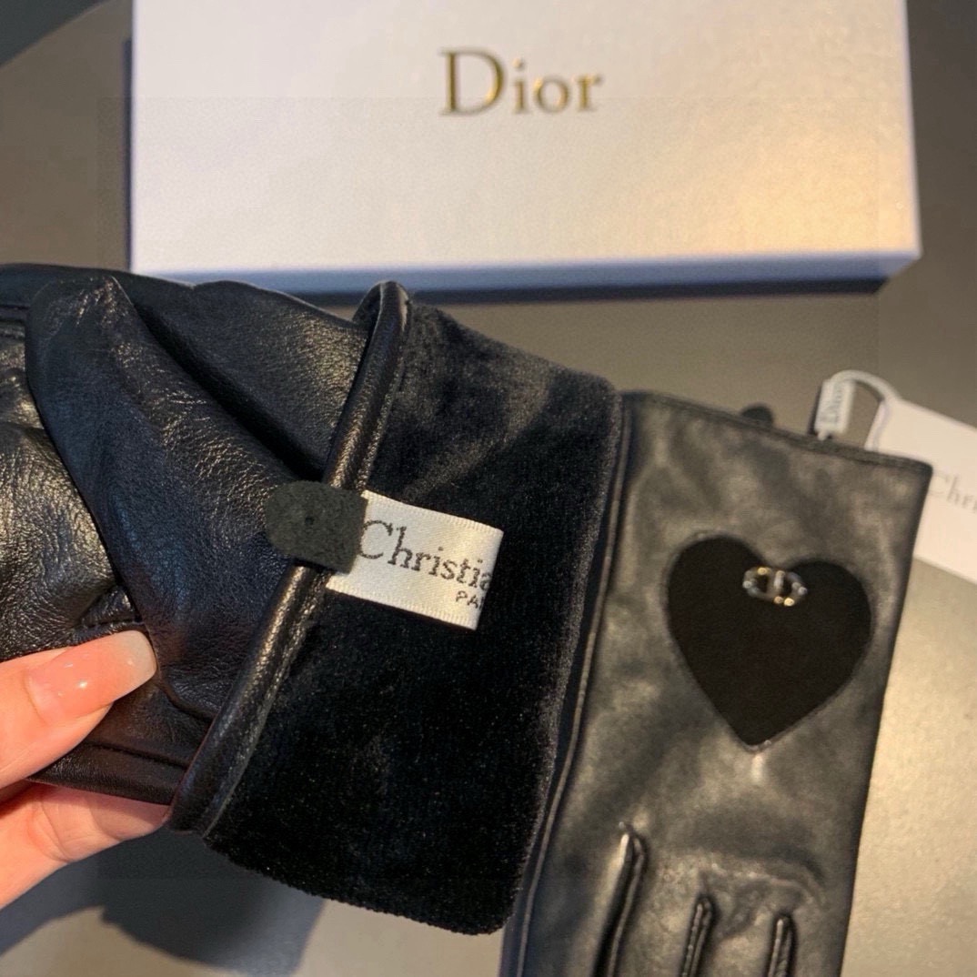 
新款独家首发‼️触屏手套 Dior迪奥【原单品质】官网同步女士新款高档羊皮手套🎉🎉女神集美们首选 不可