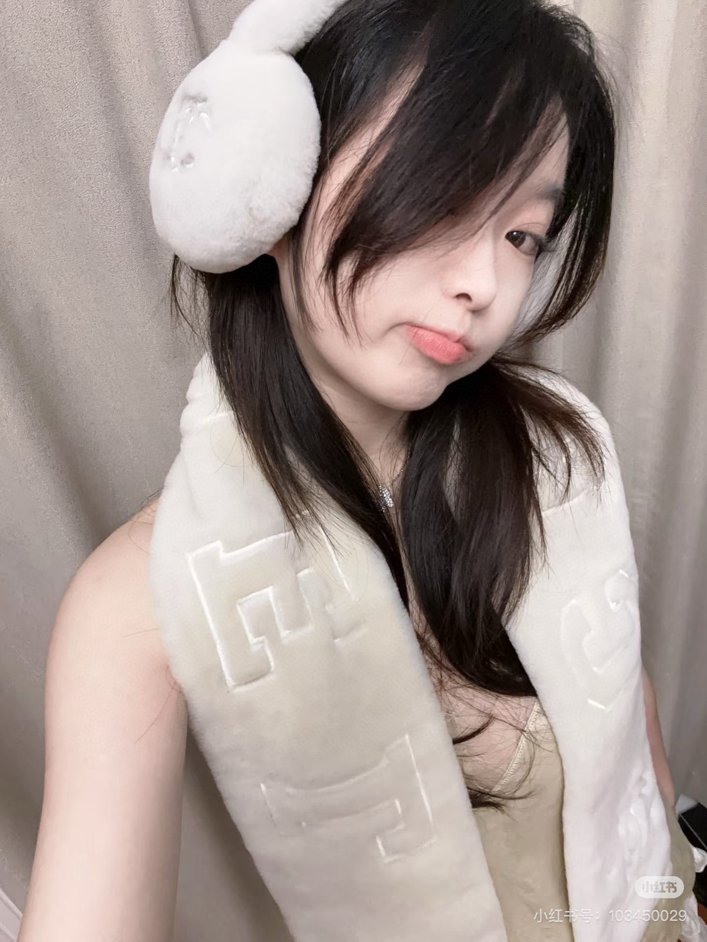 ，羊毛耳罩🌈疯狂打call值得拥有💫
💕人间白富美,网红明星同款😍
香奈儿滑雪耳罩，保暖☺️
滑雪日常凹