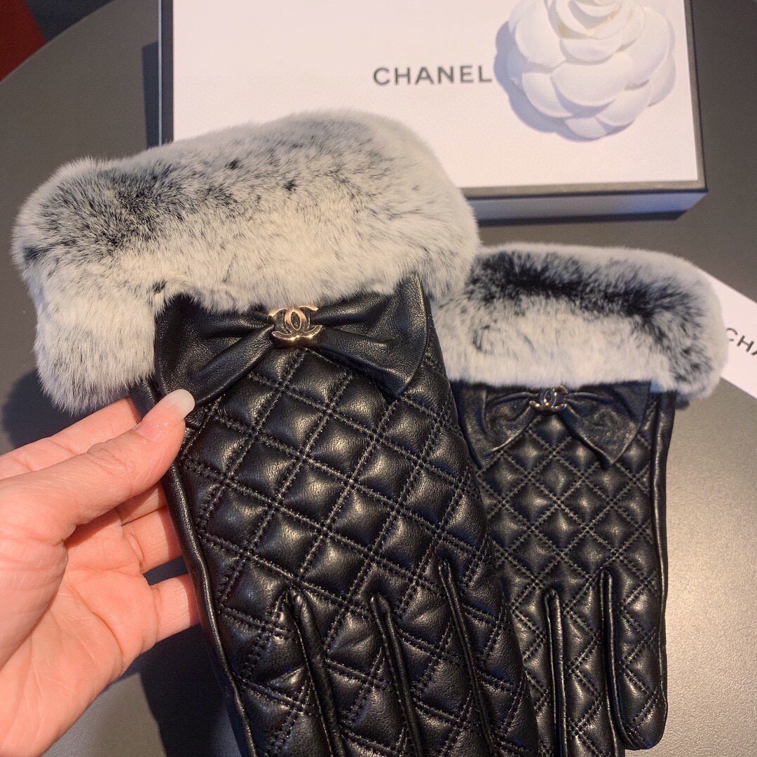 👏👏
Chanel 香奈儿2025秋冬懒兔毛乱绣💐羊皮手套👍手机触屏，值得对比🔥🔥同款不同品质，秒杀市场